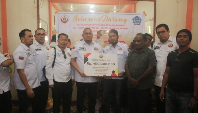 Andre Rosiade Salurkan Bantuan Rp400 Juta untuk Pengungsi Minangkabau Korban Kerusuhan Yalimo