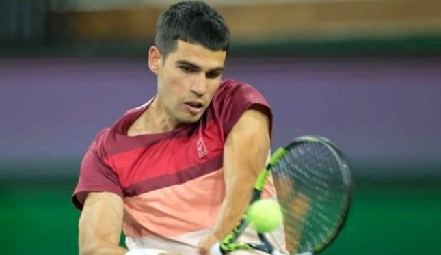 Alcaraz Tepis Kekhawatiran Cedera dan Melaju ke Perempat Final Japan Open 2025