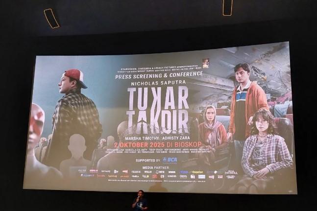 “Tukar Takdir” Hadir 2 Oktober, Drama Kecelakaan Pesawat Sarat Emosi dan Visual Realistis