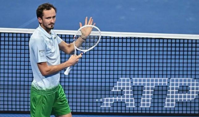 Medvedev Tantang Zverev di Perempat Final China Open 2025, Musetti dan Tien Juga Lolos