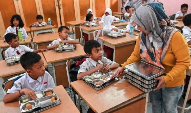 Komnas HAM Soroti Program Makan Bergizi Gratis Pasca Kasus Keracunan Pelajar, Minta Pengawasan Independen