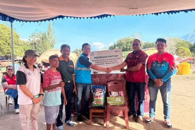 PLN Salurkan Bantuan Kemanusiaan untuk Korban Erupsi Gunung Lewotobi Laki-Laki di Flores Timur