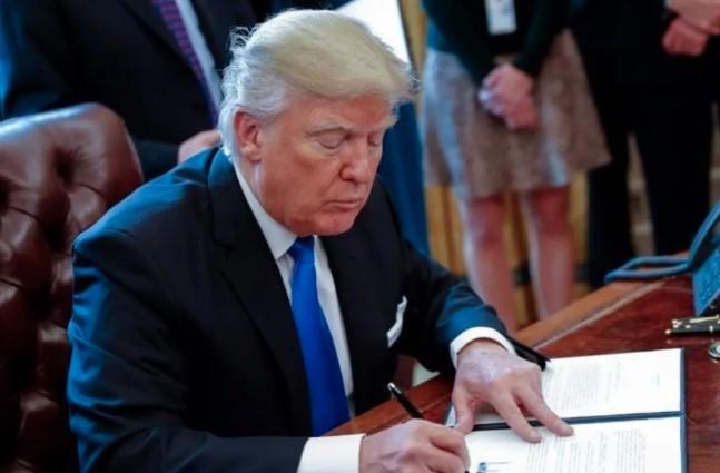 Trump Umumkan Tarif 100 Persen untuk Film Asing, Industri Furnitur Juga Jadi Sasaran