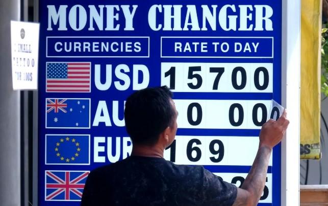 Rupiah Melemah ke Rp16.674 per Dolar AS pada Pembukaan 1 Oktober, Tertekan Sentimen Shutdown AS