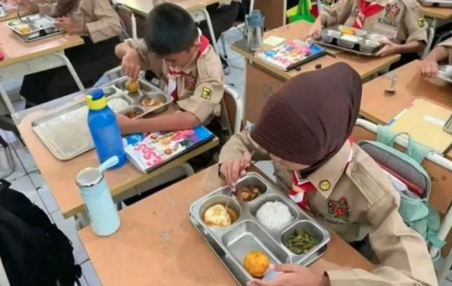20 Siswa Diduga Keracunan, SDN 01 Gedong Hentikan Sementara Program Makan Bergizi Gratis (MBG)