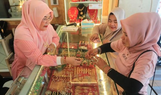 Harga Emas Antam dan Galeri24 Naik, UBS Turun di Pegadaian Awal Oktober 2025