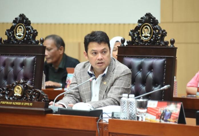 Komisi III DPR Desak Usut Tuntas Kasus Dugaan Penipuan Dana Rp30 Miliar di Maybank yang Menimpa Kent Lisandi