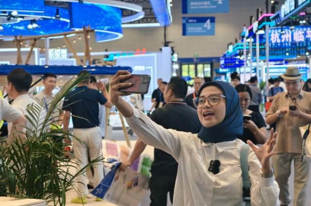 Jurnalis ASEAN Kunjungi Tiongkok: Teknologi AI dan Inklusi Sosial Tunjukkan Wajah Baru Pembangunan Digital