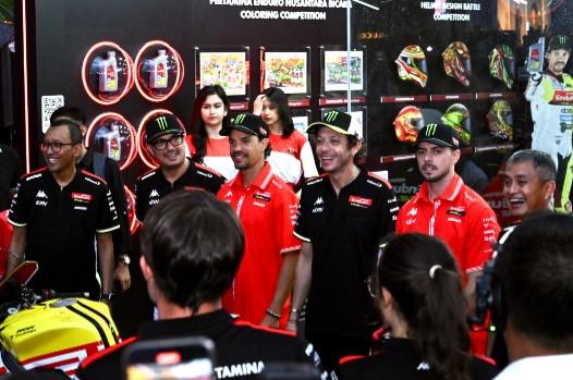 Saat Valentino Rossi dan Pembalap Pertamina Enduro VR46 Racing Team Sapa Penggemar di Indonesia