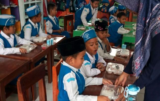 Tantangan SDM Jadi Penghalang Kunci Keberhasilan Program Makan Bergizi Gratis (MBG)