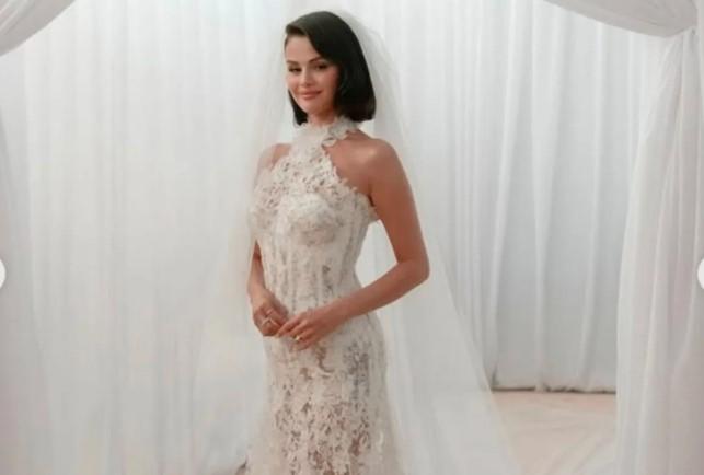Selena Gomez Tampilkan Tiga Gaun Rancangan Ralph Lauren di Pernikahannya dengan Benny Blanco
