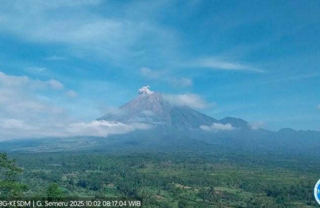 Gunung Semeru Erupsi Dua Kali Kamis Pagi, PVMBG Imbau Warga Jauhi Radius Bahaya