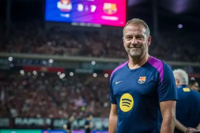 Hansi Flick Akui Barcelona Masih Tertinggal dari PSG Usai Kekalahan Dramatis di Liga Champions