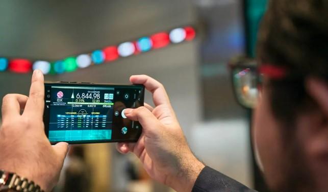 IHSG Dibuka Menguat 26,61 Poin ke Level 8.070,43 pada Kamis Pagi