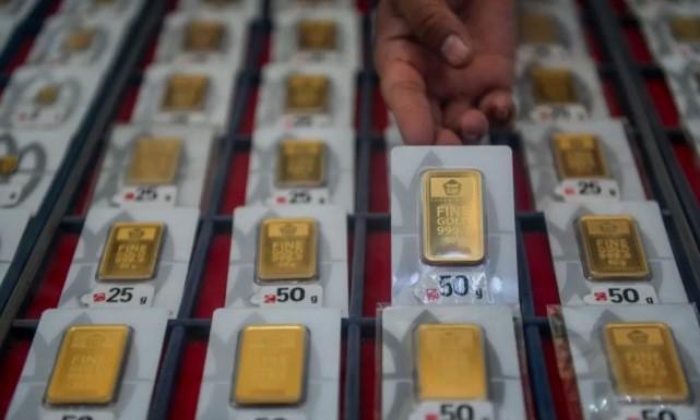 Harga Emas Antam Turun Rp2.000 per Gram, Buyback Ditetapkan Rp2,08 Juta