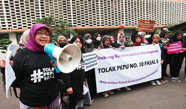 Dari FOMO hingga WOM: Tantangan dan Strategi Komunikasi Publik Pemerintah di Tengah Ketidakpastian Sosial