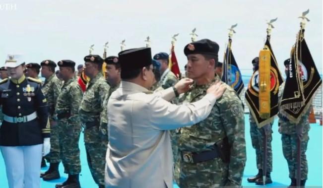 Presiden Prabowo Anugerahkan Pangkat Istimewa kepada 11 Purnawirawan TNI