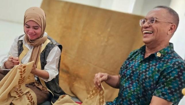 Ajak Regenerasi Pembatik, Samuel Wattimena Dorong Anak Muda Berkreasi Lewat Batik Sederhana