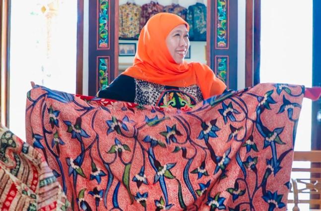 Khofifah Luncurkan Batik Gerbang Baru Nusantara, Ajak Generasi Muda Jadikan Batik Gaya Hidup