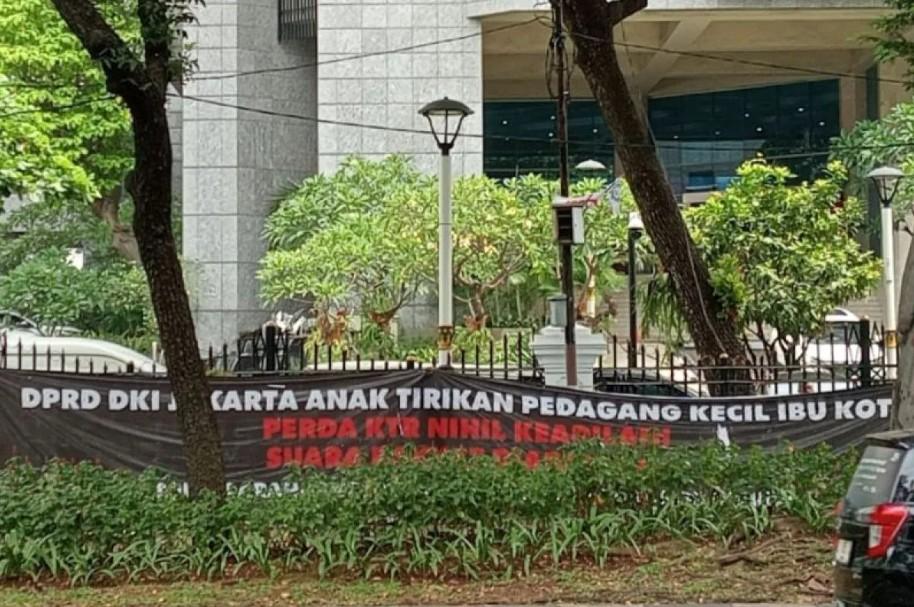 Pedagang Gelar Aksi Damai Tolak Raperda Kawasan Tanpa Rokok di Jakarta