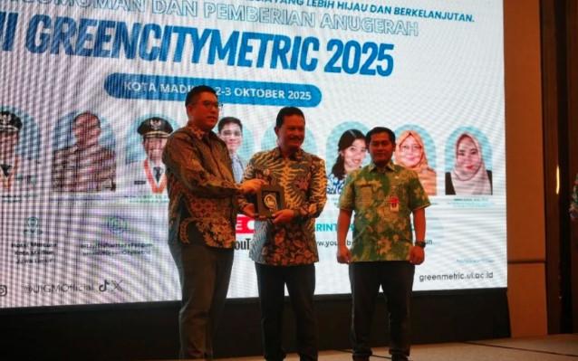 UI GreenCityMetric Award 2025 Catat Rekor Peserta, Kota Surabaya Raih Peringkat Tertinggi Kota Paling Berkelanjutan
