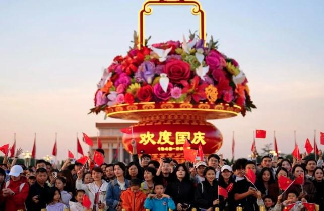 Warga China Rayakan 76 Tahun Republik Rakyat dengan Beragam Aktivitas di Seluruh Negeri