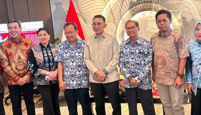 Menbud Fadli Zon Gelar Lomba Menulis Surat Tangan Nasional Bertema Kepahlawanan