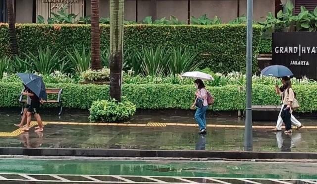 BMKG: Jakarta Berawan Tebal Pagi Hari, Hujan Ringan Guyur Sejumlah Wilayah Siang Ini