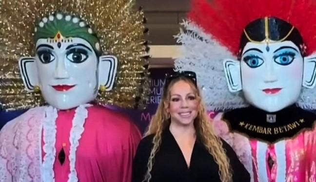 Mariah Carey Disambut Tarian Ondel-Ondel Saat Tiba di Jakarta untuk Konser Spesial