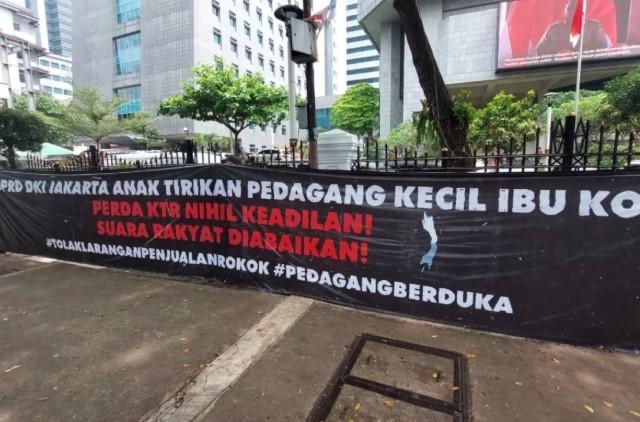 Pansus DPRD DKI Jakarta Percepat Finalisasi Ranperda Kawasan Tanpa Rokok Meski Dihadang Aksi Penolakan Pedagang