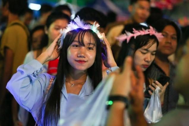 Festival Cahaya Thadingyut di Myanmar Jadi Momen Sukacita dan Penghormatan Antar Generasi