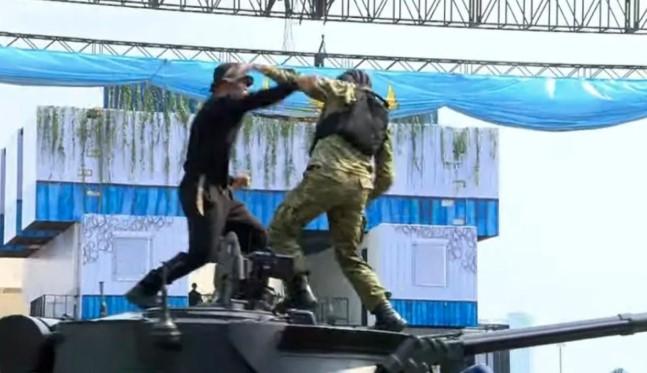 TNI AD Tampilkan Simulasi Pertarungan di Atas Tank BMP-3M dalam HUT ke-80 TNI, Presiden Prabowo Saksikan Langsung di Monas