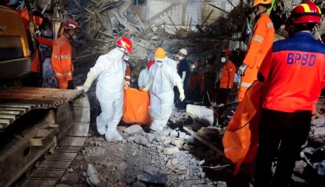 Basarnas Temukan 13 Jenazah Tambahan Korban Runtuhnya Mushalla Ponpes Al-Khoziny, Total Korban Meninggal Capai 37 Orang