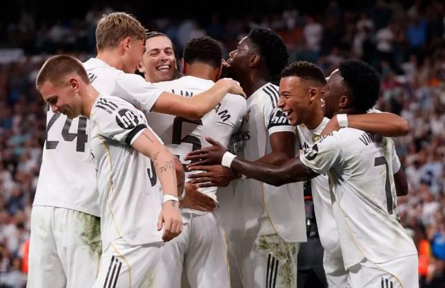 Real Madrid Tak Terbendung, Taklukkan Villarreal 3-1 dan Kembali ke Puncak Klasemen LaLiga
