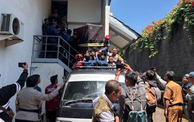 Macan Tutul Nyasar ke Hotel di Bandung Dievakuasi, BBKSDA Lakukan Observasi di Lembang Park Zoo