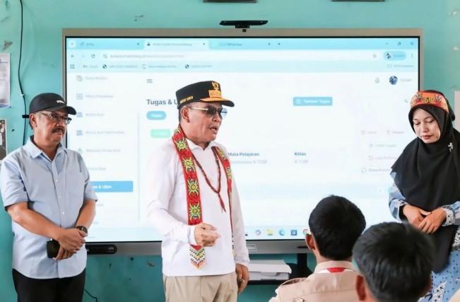 Kalteng Percepat Pemerataan Pendidikan Lewat Digitalisasi, Gubernur Agustiar Sabran Tinjau Langsung ke Sekolah