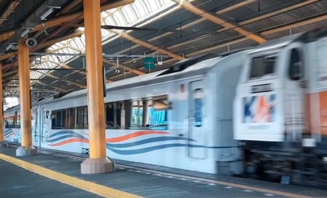 KAI Daop 1 Jakarta Catat 32 Ribu Penumpang Kereta Jarak Jauh Saat HUT ke-80 TNI