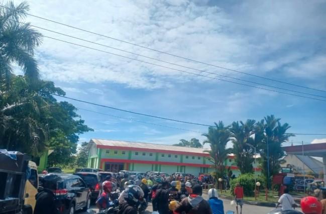 Pertamina Batasi Penyaluran Pertamax di Timika, Antrean Mengular dan Harga Eceran Melonjak