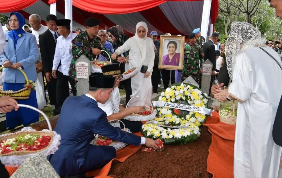 Wapres Gibran Pimpin Upacara Pemakaman Istri Wapres Ke-4 RI di TMP Kalibata