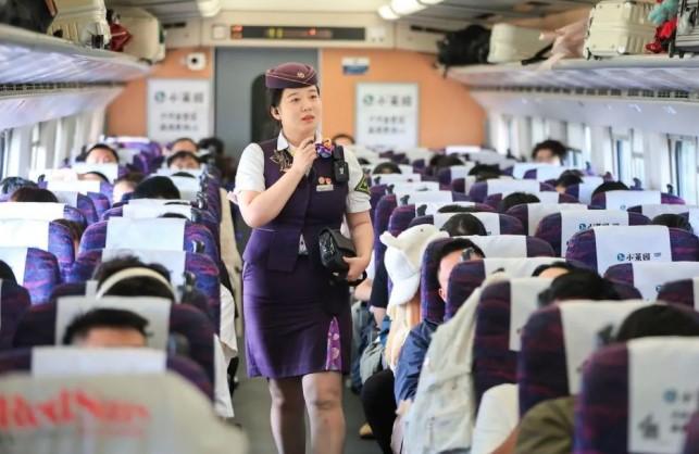 China Catat Rekor 1,24 Miliar Perjalanan Penumpang di Paruh Pertama Libur Nasional dan Festival Musim Gugur