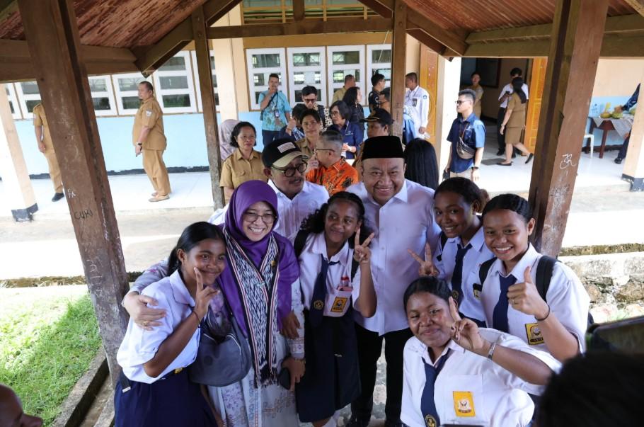 Komisi X DPR Dorong Revitalisasi Pendidikan di Papua Barat Daya Usai Temukan Sekolah Tak Layak di Sorong
