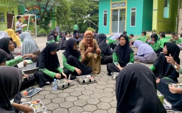 227 Siswa SLBN Batam Terima Makanan Bergizi Gratis, Program Disesuaikan dengan Kebutuhan Khusus Anak