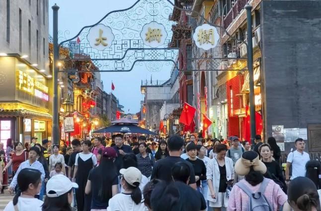 Libur Nasional China Pecahkan Rekor Perjalanan dan Konsumsi, Tampilkan Ketahanan Ekonomi di Tengah Tantangan Global