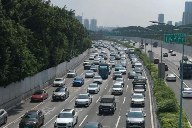 Kendaraan Listrik Jadi Pilihan Utama Selama Liburan Nasional China, Pengisian Daya Pecahkan Rekor