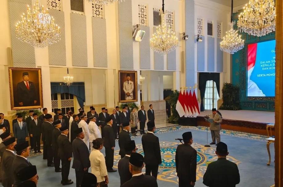 Presiden Prabowo Lantik Dirgayuza Setiawan dan Agung Gumilar Saputra sebagai Asisten Khusus Presiden di Istana Negara