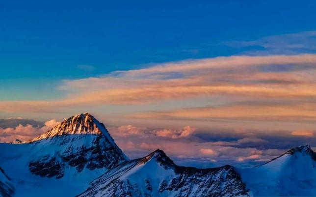 Pemerintah China Evakuasi 580 Pendaki dari Lereng Gunung Everest Akibat Badai Salju Mendadak