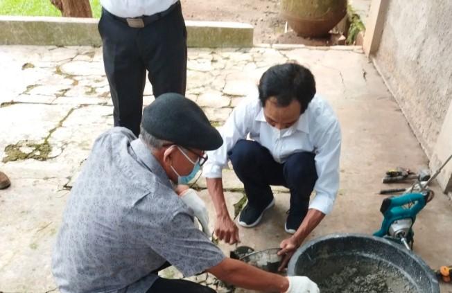 Dosen dan Mahasiswa UPH Ciptakan Eco Paving Block dari Limbah Plastik dan Abu Batu Bara, Dukung Ekonomi Sirkular Warga Tanger