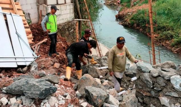 Perbaikan Turap Kali Cipinang dan Kali Baru Dikebut, Target Rampung Akhir Oktober dan November 2025