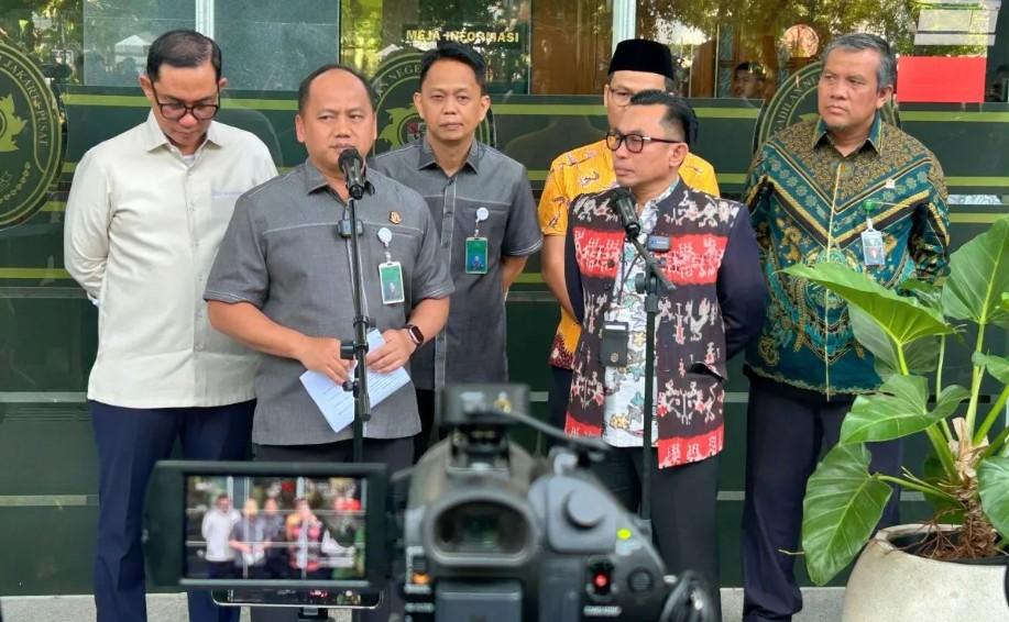 Enam Tersangka Suap dan TPPU Terkait Vonis Lepas Ekspor CPO Dilimpahkan ke PN Jakpus