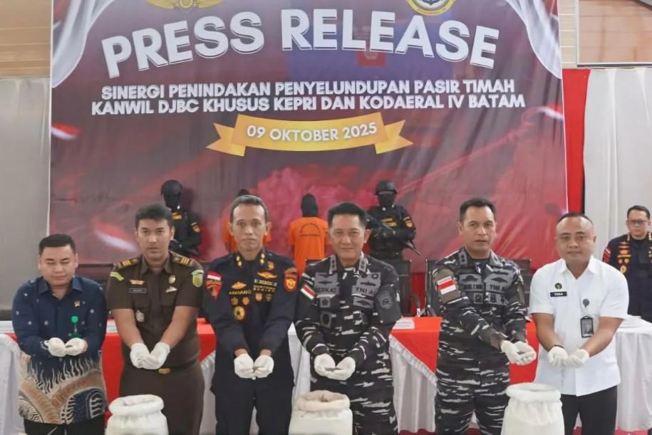 Penyelundupan 25,9 Ton Pasir Timah di Perairan Kepri Digagalkan, Dua Tersangka Diamankan